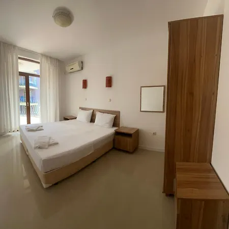 Mynook Garden 3-bedroom Maisonette צ'רנומורץ