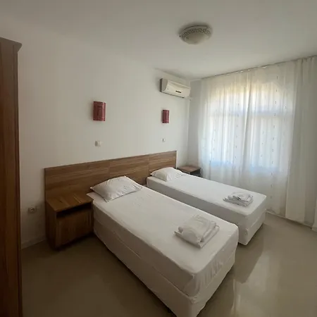 Mynook Garden 3-bedroom Maisonette Chernomorets